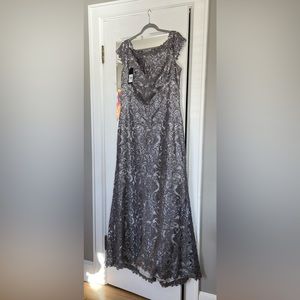 Gorgeous Tadashi Shoji Long Gown